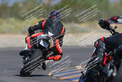 media/Sep-25-2023-Moto Forza (Mon) [[81ffa65e0a]]/B-C Group/Session 4 (Turn 2 Backside)/